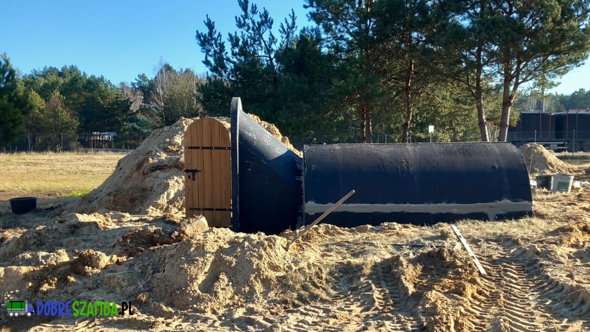 Ziemianka ogrodowa jako naturalna spiżarnia – praktyczne zastosowanie ziemianek betonowych do przechowywania żywności, warzyw i wina